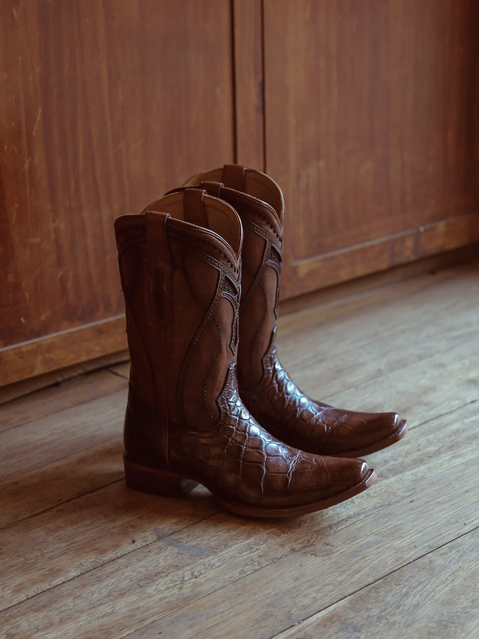 A5105 - MEN'S EMBROIDERY WOVEN AND INLAY HONEY ALLIGATOR NARROW SQUARE TOE COWBOY BOOT - Image 6
