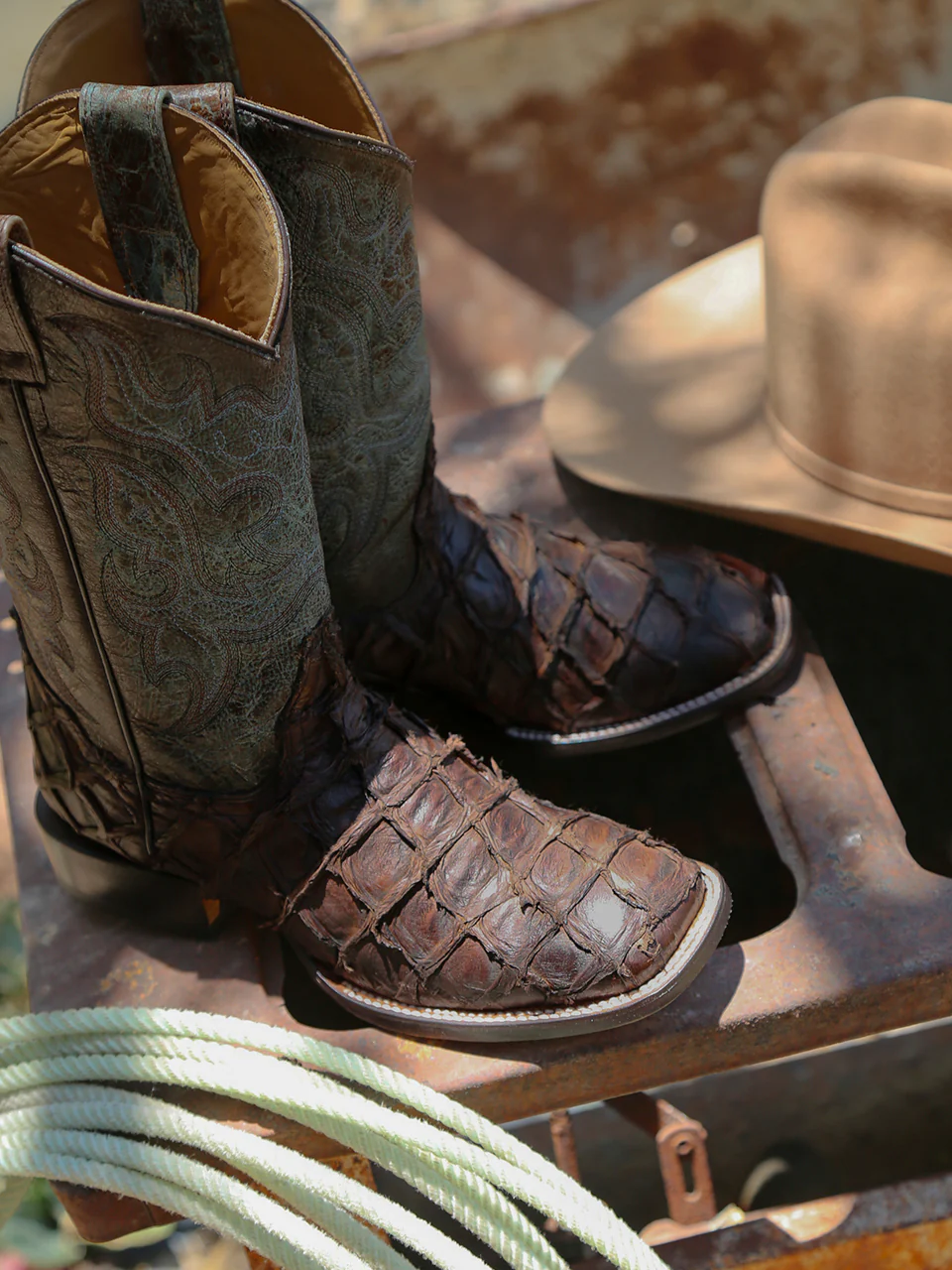 B5023 - MEN'S TOBACCO FISH PIRARUCU FADED TURQUOISE WIDE SQUARE TOE COWBOY BOOT - Image 2