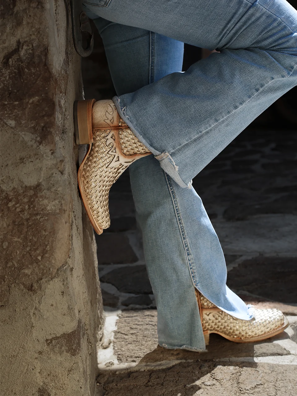 A4524 - WOMEN'S WHITE GLITTER WOVEN OVERLAY SQUARE TOE COWBOY BOOT - Image 2