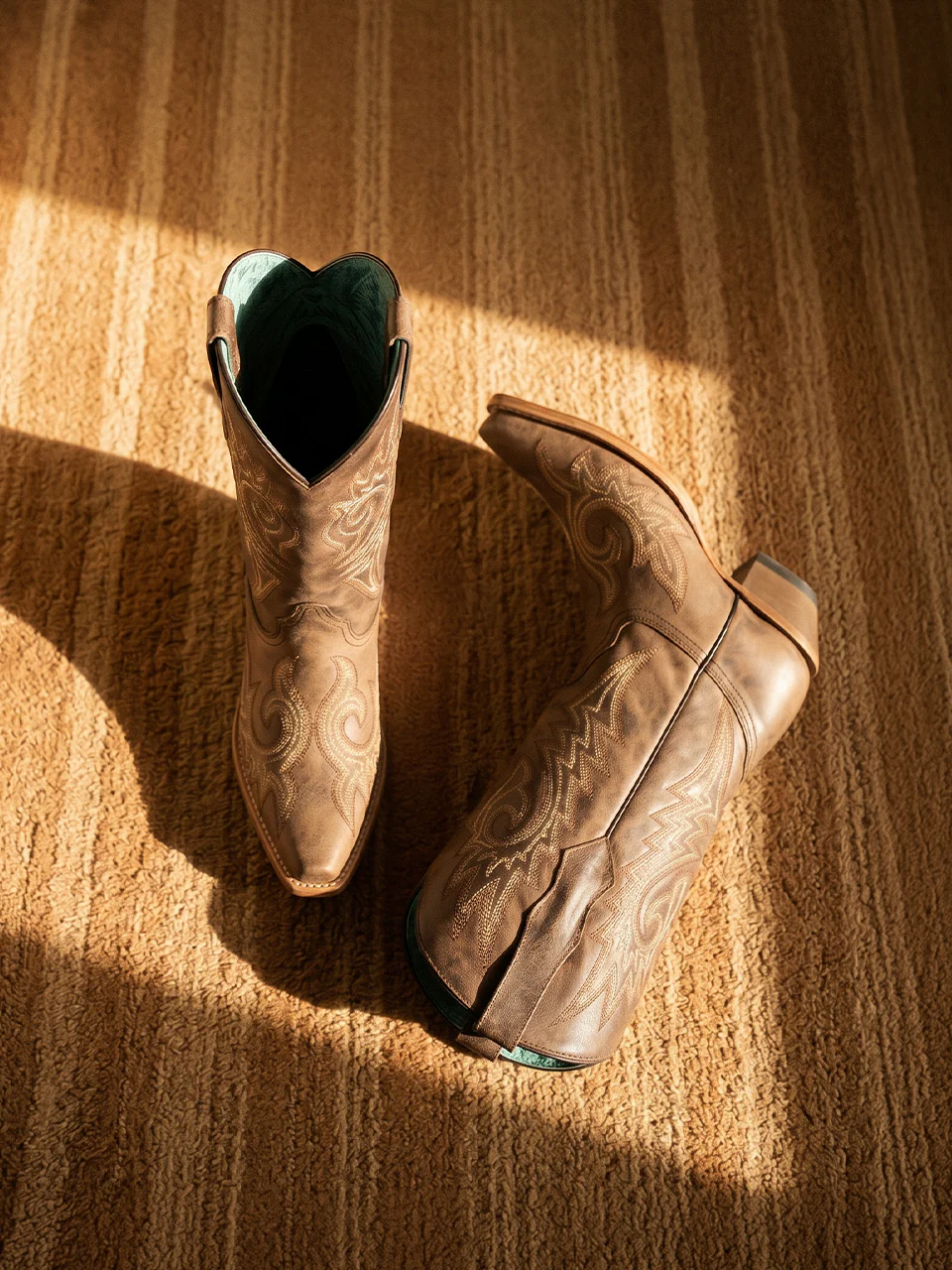 Z5557 - WOMEN'S BROWN FLAMES EMBROIDERY SNIP TOE COWBOY BOOT - Image 2