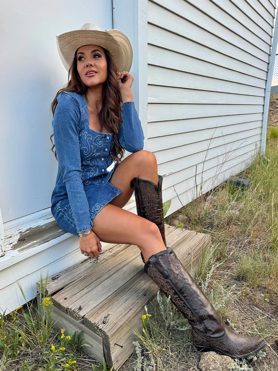 A4789 - WOMEN'S FLORAL EMBROIDERY BLACK AND HONEY SNIP TOE TALL TOP COWBOY BOOT - Image 4