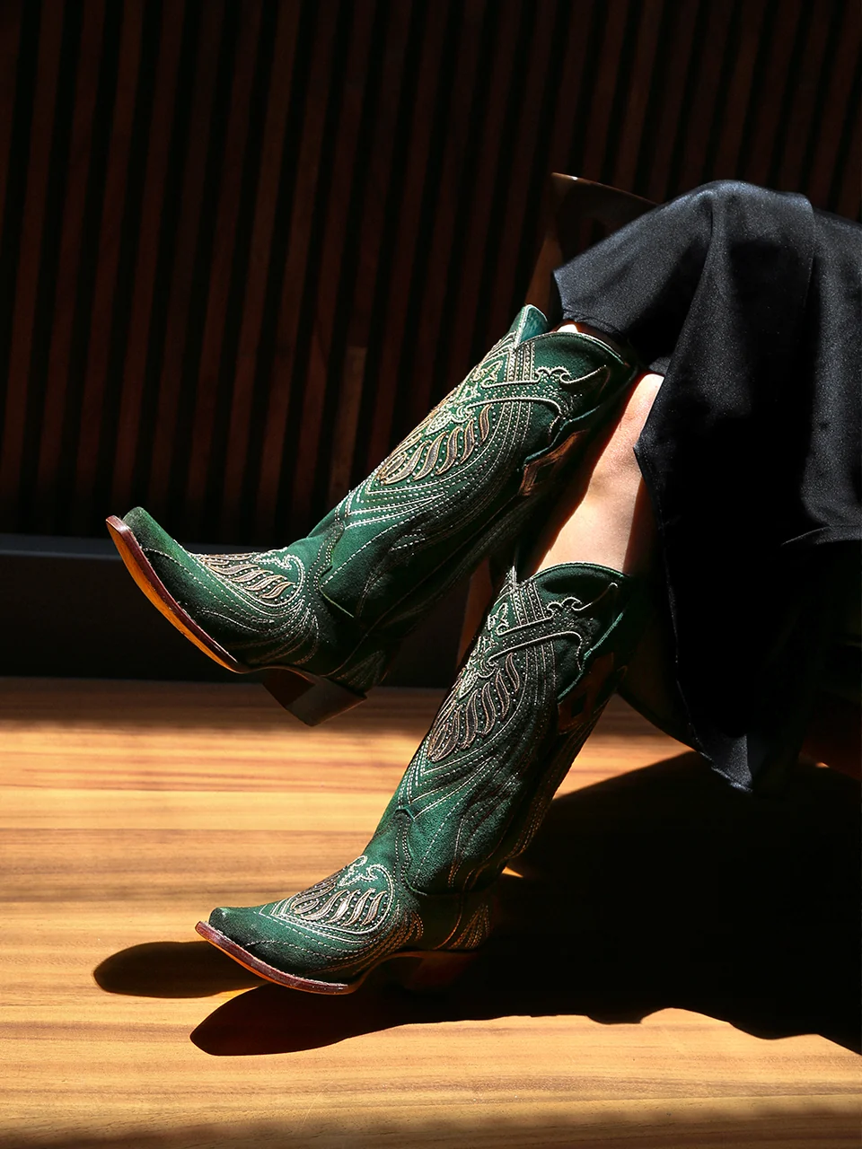 A4714 - WOMEN'S OVERLAY EMBROIDERY AND STUDS GREEN SNIP TOE COWBOY BOOTS - Image 6