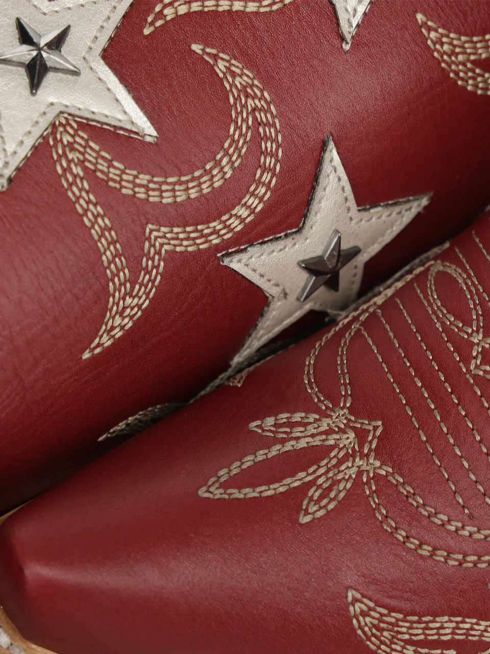 Z5540 - WOMEN'S RED EMBROIDERY STARS OVERLAY AND STUDS SNIP TOE COWBOY BOOT - Image 2