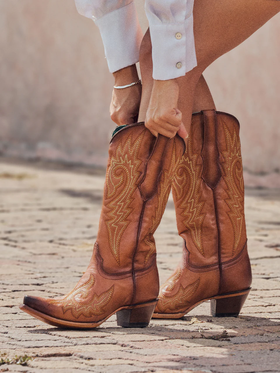 Z5506 - WOMEN'S SHEDRON FLAMES EMBROIDERY SNIP TOE COWBOY BOOT - Image 2