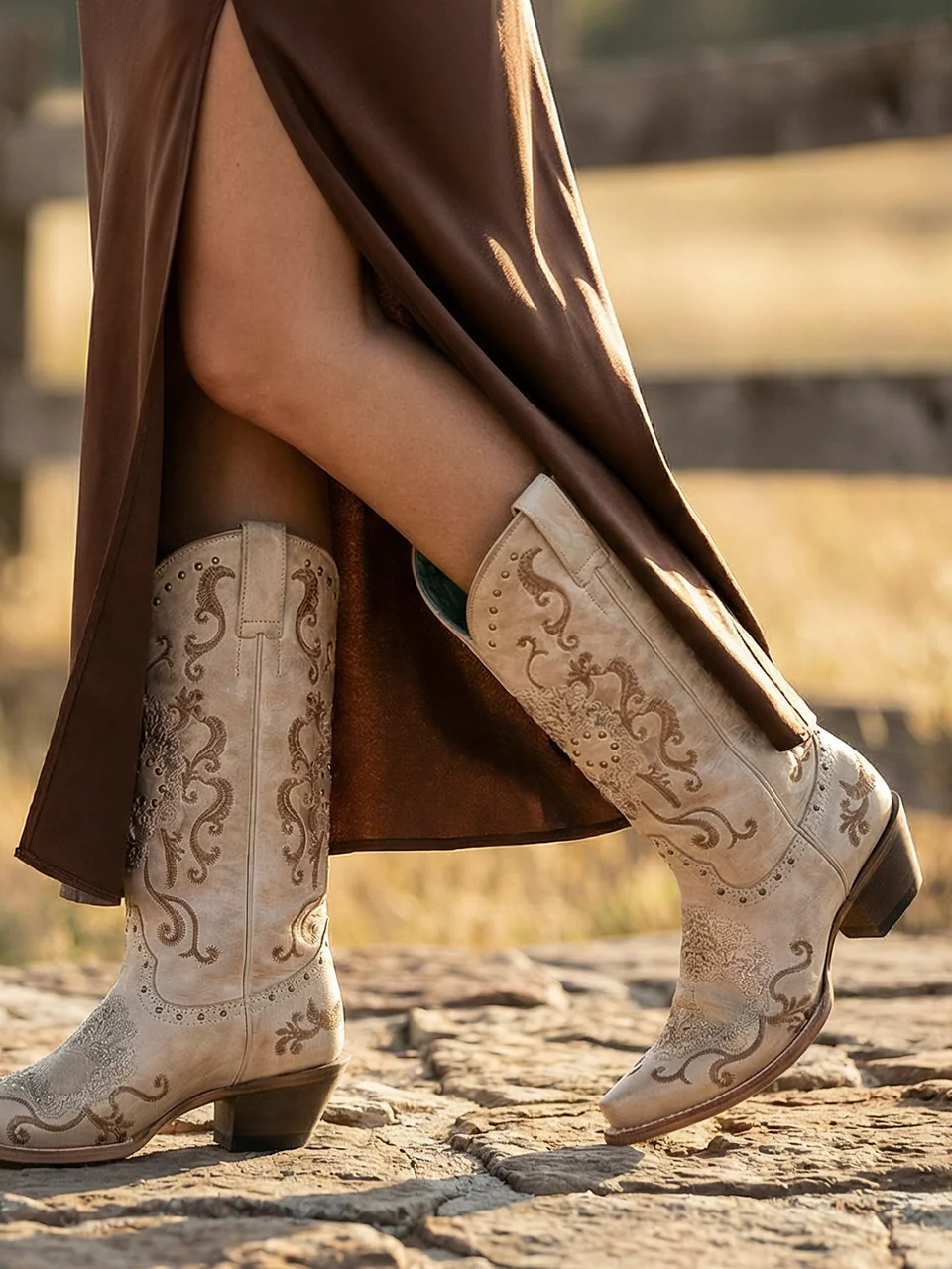 Z5491 - WOMEN'S STRAW AND WHITE FLORAL SUGAR SKULL SNIP TOE COWBOY BOOT - Image 2