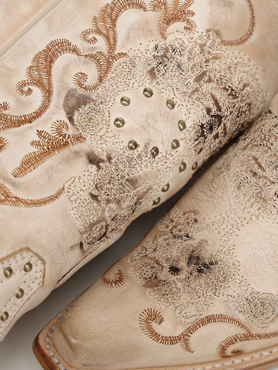 Z5491 - WOMEN'S STRAW AND WHITE FLORAL SUGAR SKULL SNIP TOE COWBOY BOOT - Image 8