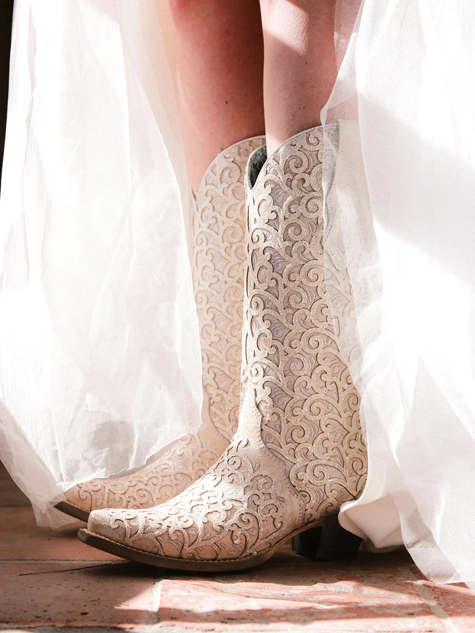 C4050 - WOMEN'S WHITE GLITTER OVERLAY AND EMBROIDERY TRIAD SNIP TOE COWBOY BOOT - Image 2